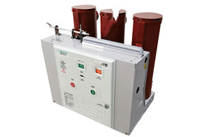 vs1戶內(nèi)真空斷路器具備滅弧電壓低、滅弧能力強(qiáng)、分?jǐn)嗨俣瓤?、開斷容量大、使用期長、適應(yīng)頻繁操作等特性，在供電系統(tǒng)中逐漸替代了其他類型開關(guān)，獲得了普遍的運(yùn)用。但真空斷路器在開斷過程中會形成過電壓，若在運(yùn)作中錯誤操作，也會導(dǎo)致斷路器發(fā)生爆炸等事故，給生產(chǎn)安全帶來重大影響。因而需根據(jù)過電壓的類型采取相應(yīng)的措施，以降低過電壓的形成和減少過電壓的數(shù)值，除真空斷路器生產(chǎn)制造工藝層面的問題外，能夠加裝保護(hù)器以更改負(fù)荷參數(shù)，進(jìn)而達(dá)到目地。